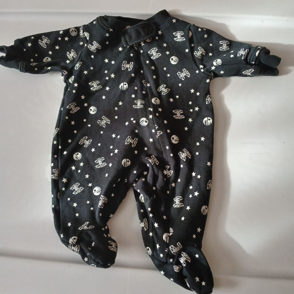 Amazon Essentials Black and White Star Wars Kids Footie